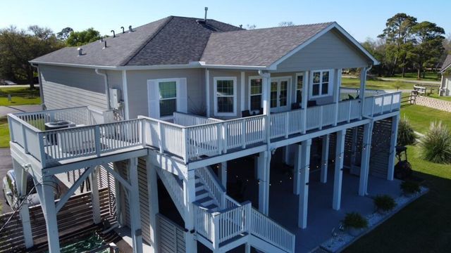 4 Shore Acres Circle, Shoreacres, TX 77571