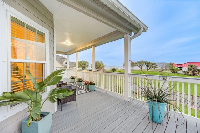 4 Shore Acres Circle, Shoreacres, TX 77571