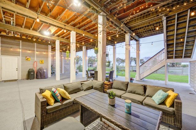 4 Shore Acres Circle, Shoreacres, TX 77571