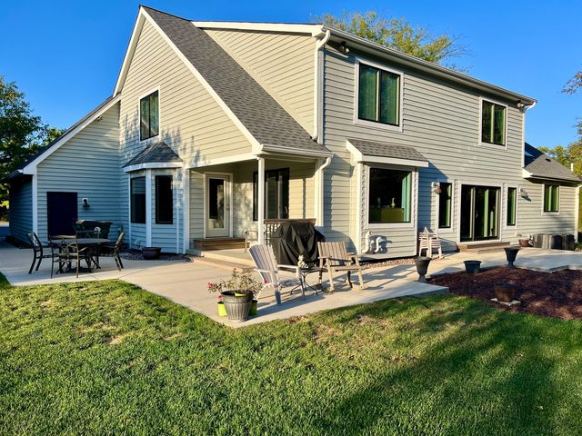 4111 Steeple Run, Crystal Lake, IL 60014