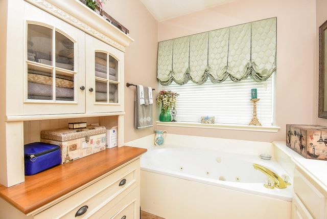 1810 Pebble Hill Court, Sugar Land, TX 77478