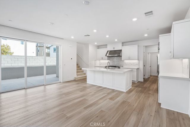120 Zawn, Irvine, CA 92618