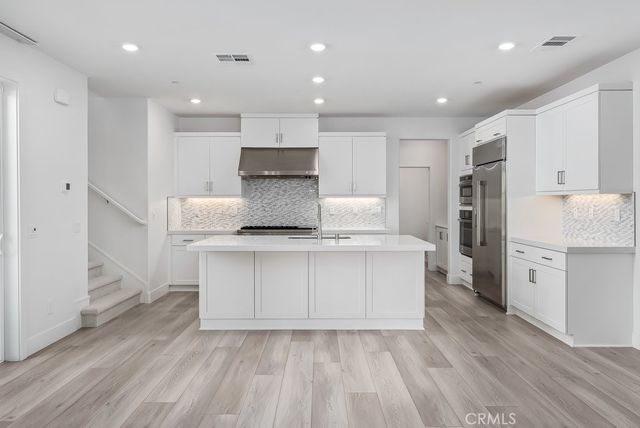 120 Zawn, Irvine, CA 92618