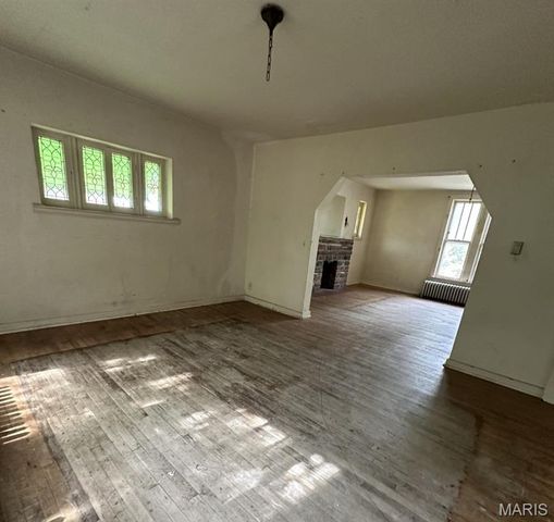 4450 Tholozan Avenue, St Louis, MO 63116