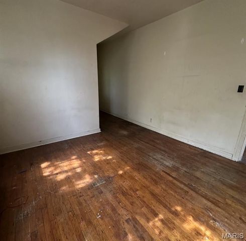 4450 Tholozan Avenue, St Louis, MO 63116