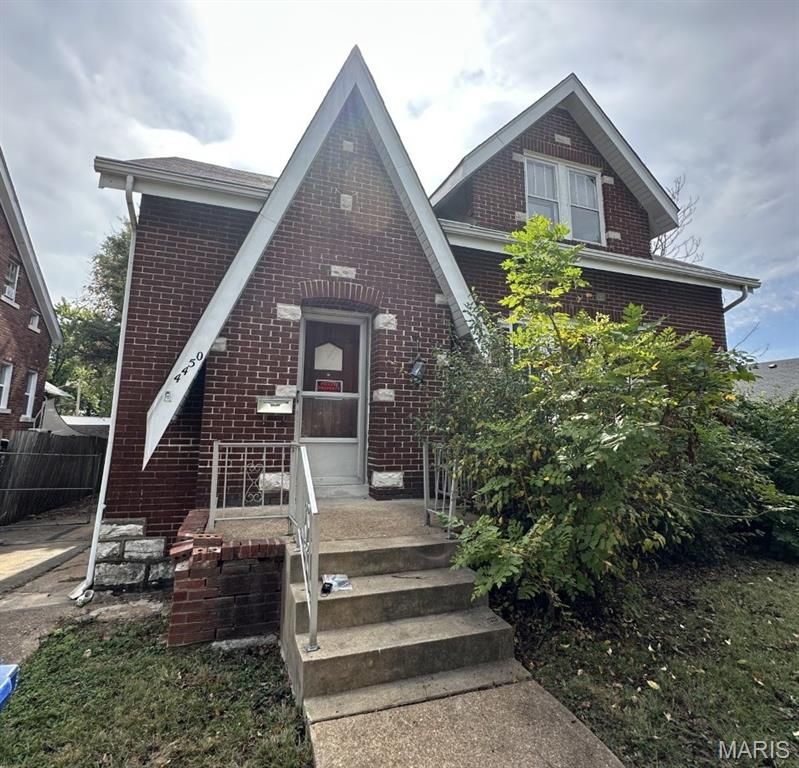 4450 Tholozan Avenue, St Louis, MO 63116