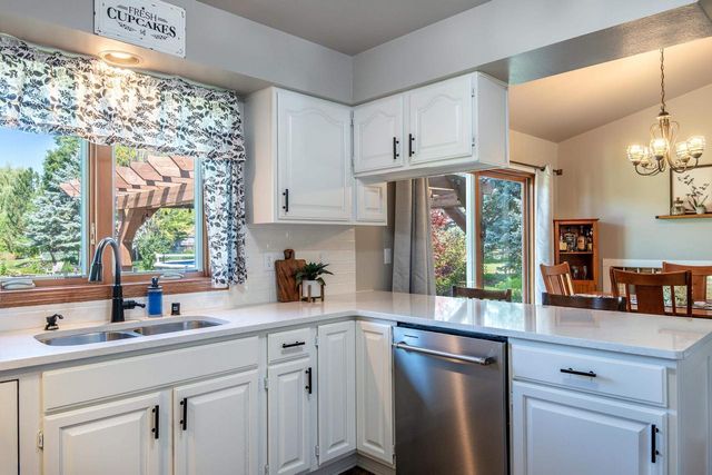 1267 SNOWDON DRIVE, Oshkosh, WI 54904