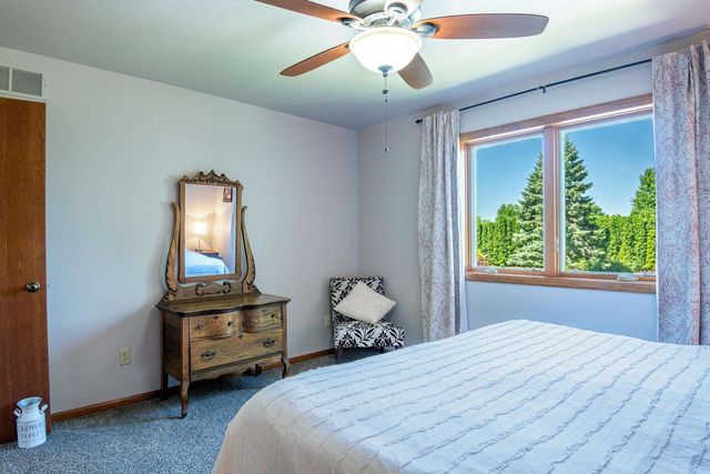 1267 SNOWDON DRIVE, Oshkosh, WI 54904