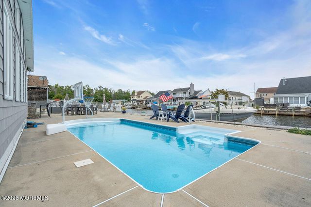 59 Top Sail Court, Bayville, NJ 08721