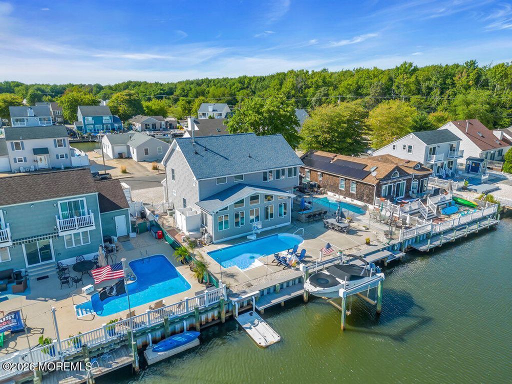 59 Top Sail Court, Bayville, NJ 08721