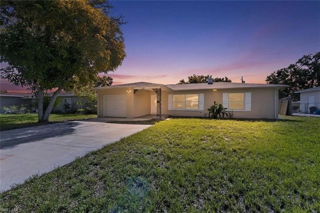 5235 Robin LN N, St. Petersburg, FL 33714
