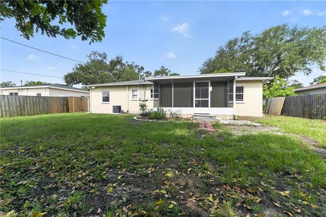 5235 Robin LN N, St. Petersburg, FL 33714