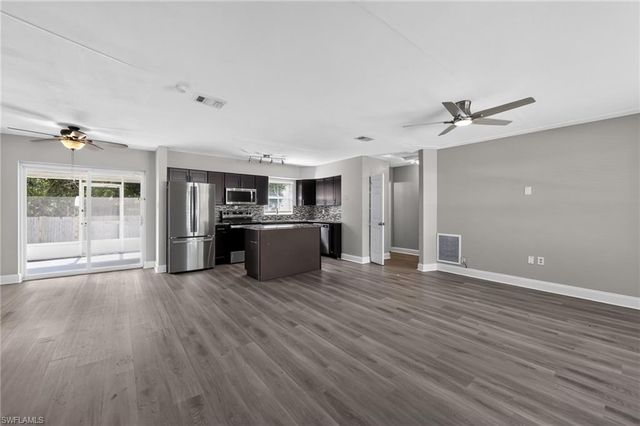 5235 Robin LN N, St. Petersburg, FL 33714