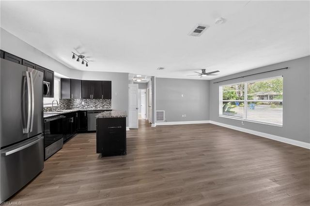 5235 Robin LN N, St. Petersburg, FL 33714