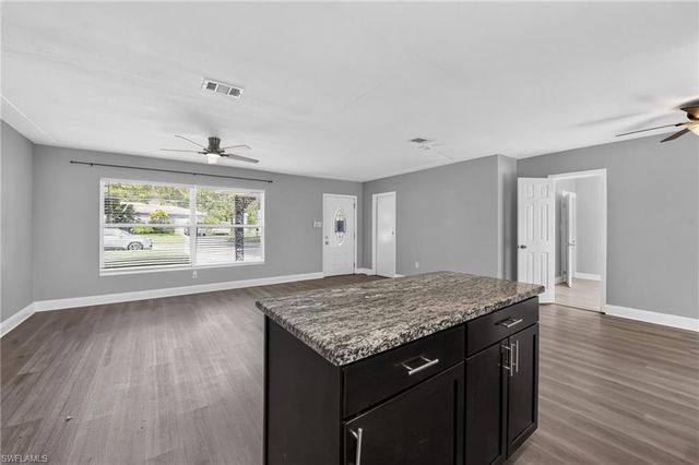 5235 Robin LN N, St. Petersburg, FL 33714