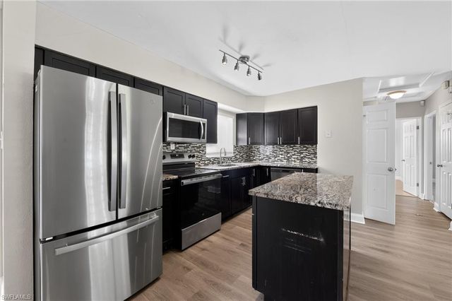 5235 Robin LN N, St. Petersburg, FL 33714