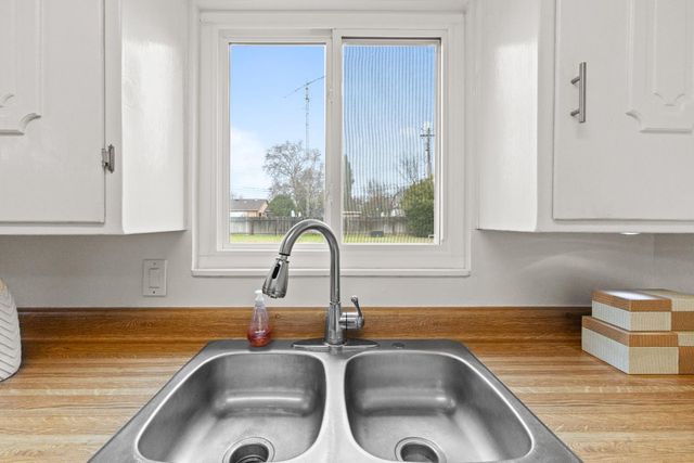 5631 Engle Rd, Carmichael, CA 95608