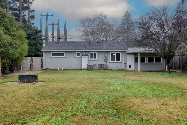 5631 Engle Rd, Carmichael, CA 95608