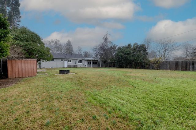 5631 Engle Rd, Carmichael, CA 95608