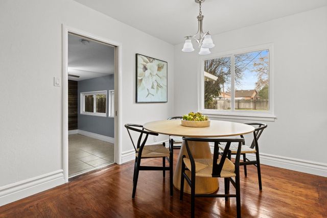 5631 Engle Rd, Carmichael, CA 95608