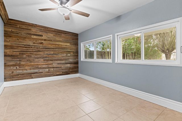 5631 Engle Rd, Carmichael, CA 95608