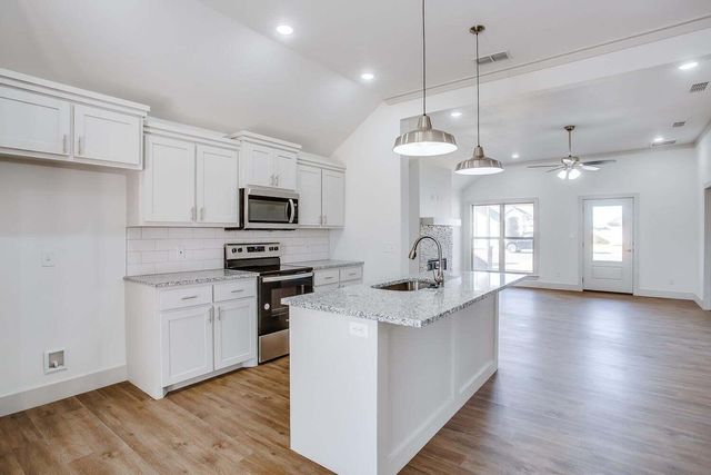 811 N 4th Street, Wolfforth, TX 79382