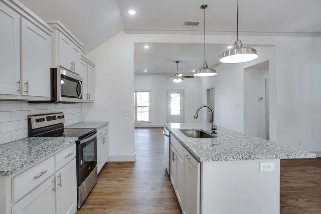 811 N 4th Street, Wolfforth, TX 79382