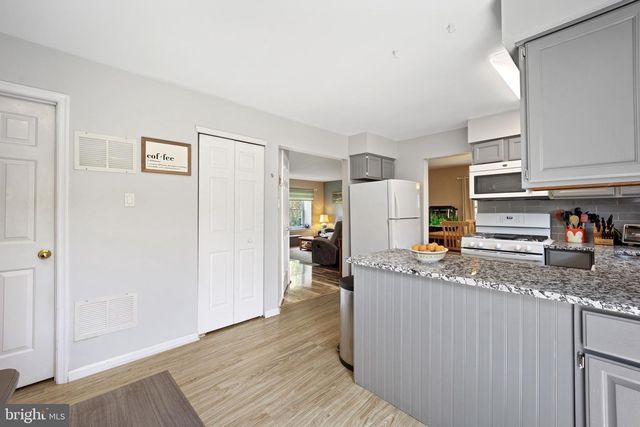 46 LAUREL CIR, Newtown, PA 18940