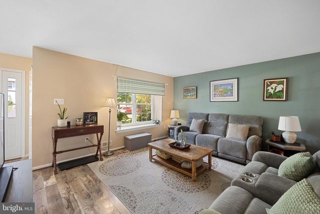 46 LAUREL CIR, Newtown, PA 18940