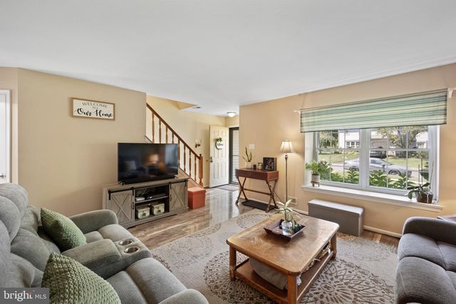 46 LAUREL CIR, Newtown, PA 18940