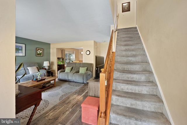 46 LAUREL CIR, Newtown, PA 18940