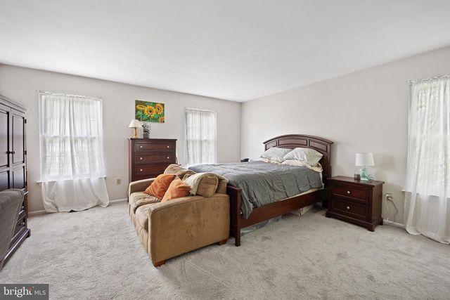 46 LAUREL CIR, Newtown, PA 18940