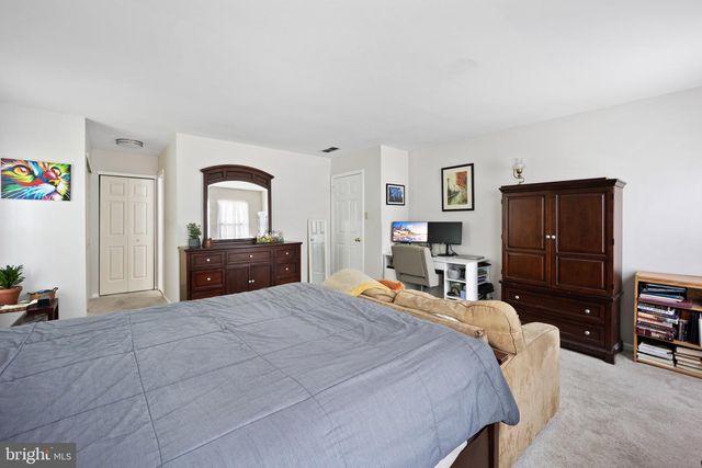 46 LAUREL CIR, Newtown, PA 18940