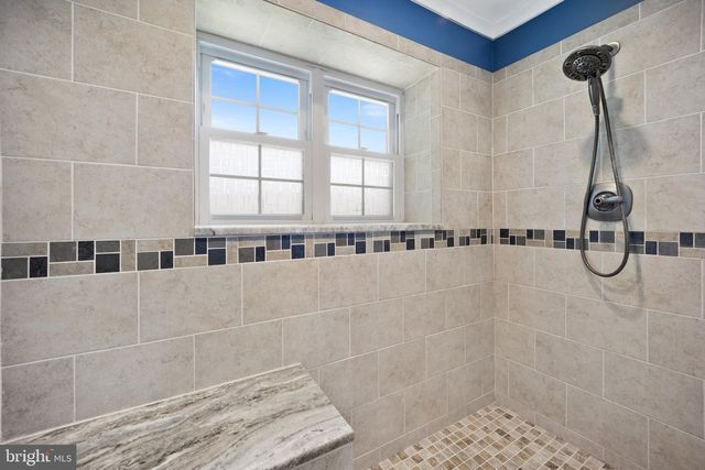 46 LAUREL CIR, Newtown, PA 18940