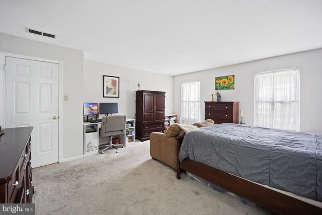 46 LAUREL CIR, Newtown, PA 18940