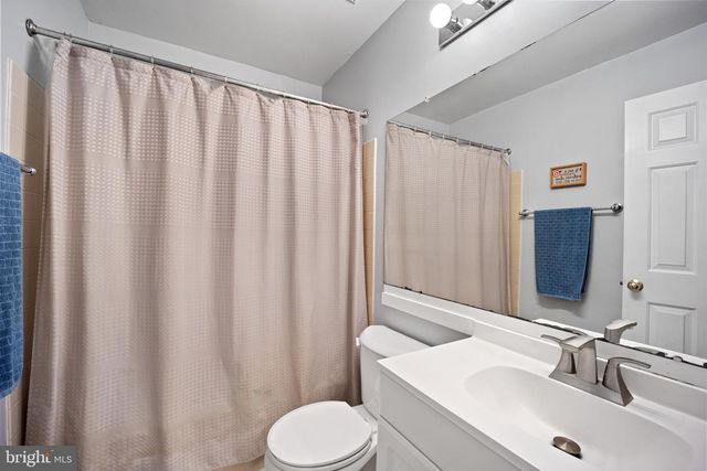 46 LAUREL CIR, Newtown, PA 18940