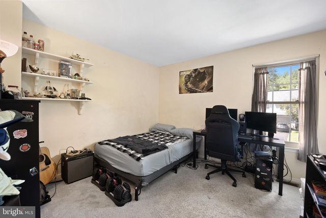 46 LAUREL CIR, Newtown, PA 18940