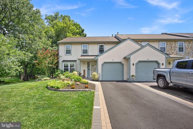 46 LAUREL CIR, Newtown, PA 18940