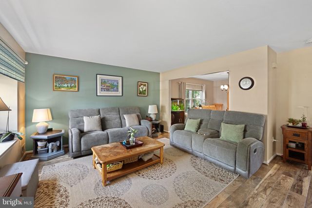 46 LAUREL CIR, Newtown, PA 18940