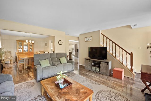 46 LAUREL CIR, Newtown, PA 18940