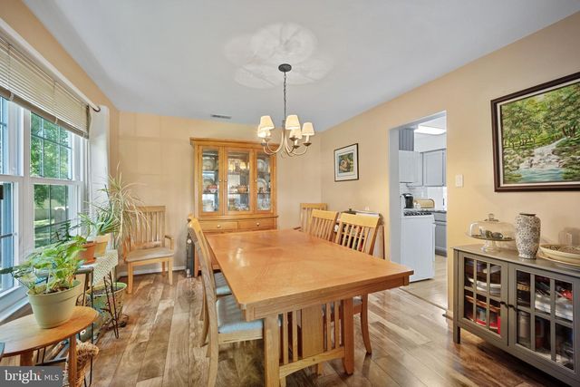 46 LAUREL CIR, Newtown, PA 18940