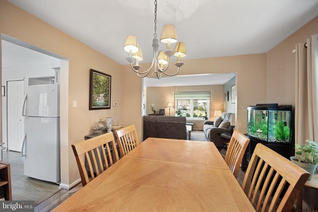 46 LAUREL CIR, Newtown, PA 18940