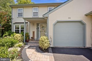 46 LAUREL CIR, Newtown, PA 18940