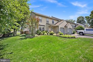 46 LAUREL CIR, Newtown, PA 18940