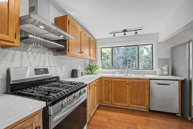 4753 4753 Mountain Blvd, Oakland, CA 94619