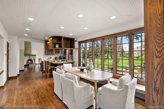65 Lone Pine Road, Bloomfield Hills, MI 48304