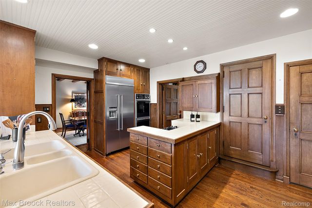 65 Lone Pine Road, Bloomfield Hills, MI 48304