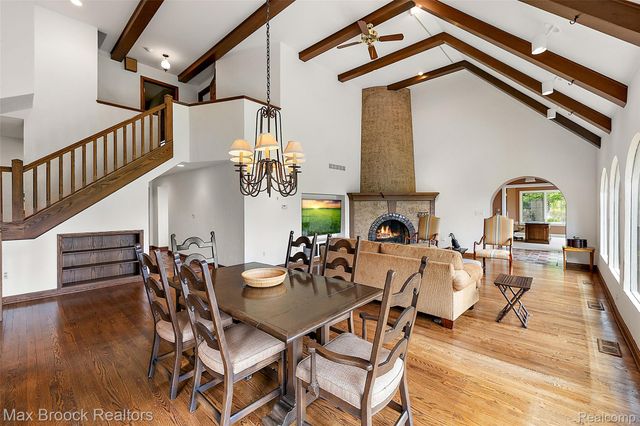 65 Lone Pine Road, Bloomfield Hills, MI 48304