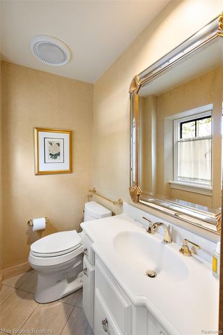65 Lone Pine Road, Bloomfield Hills, MI 48304