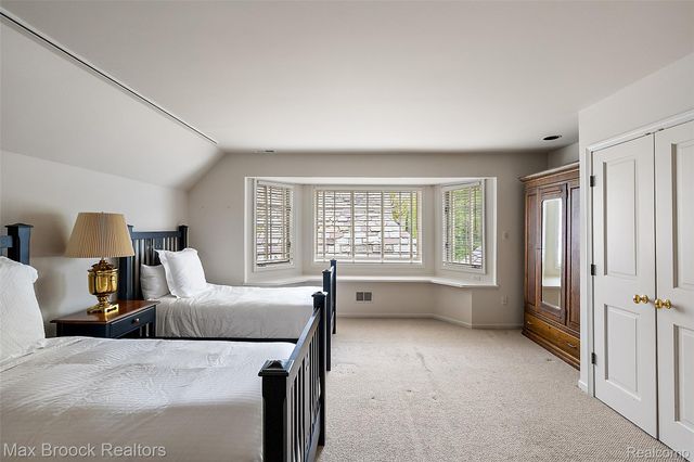 65 Lone Pine Road, Bloomfield Hills, MI 48304